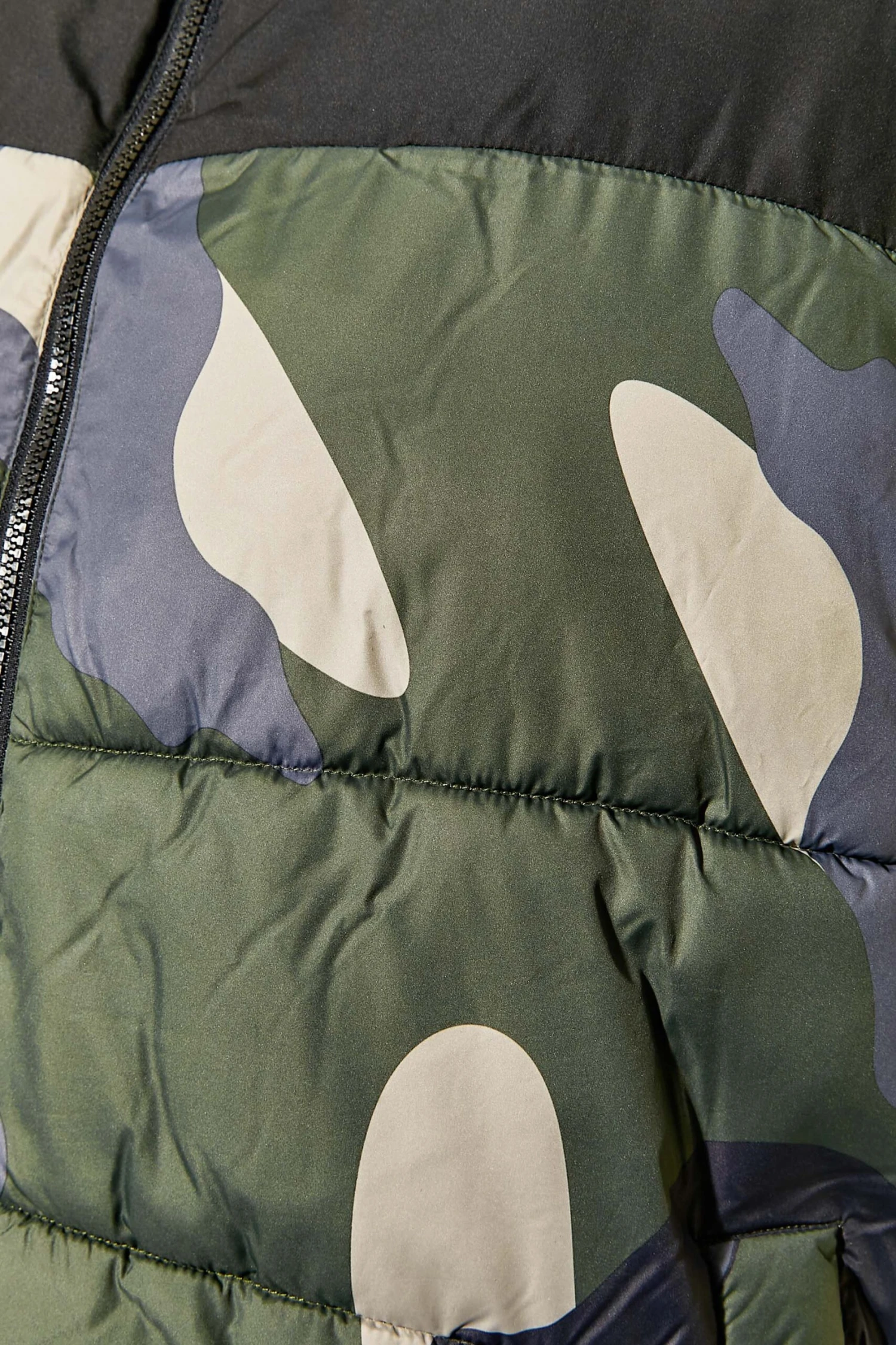 JACK & JONES Big & Tall Black Camo Gilet 2 JACK & JONES Big & Tall Black Camo Gilet - Image 2